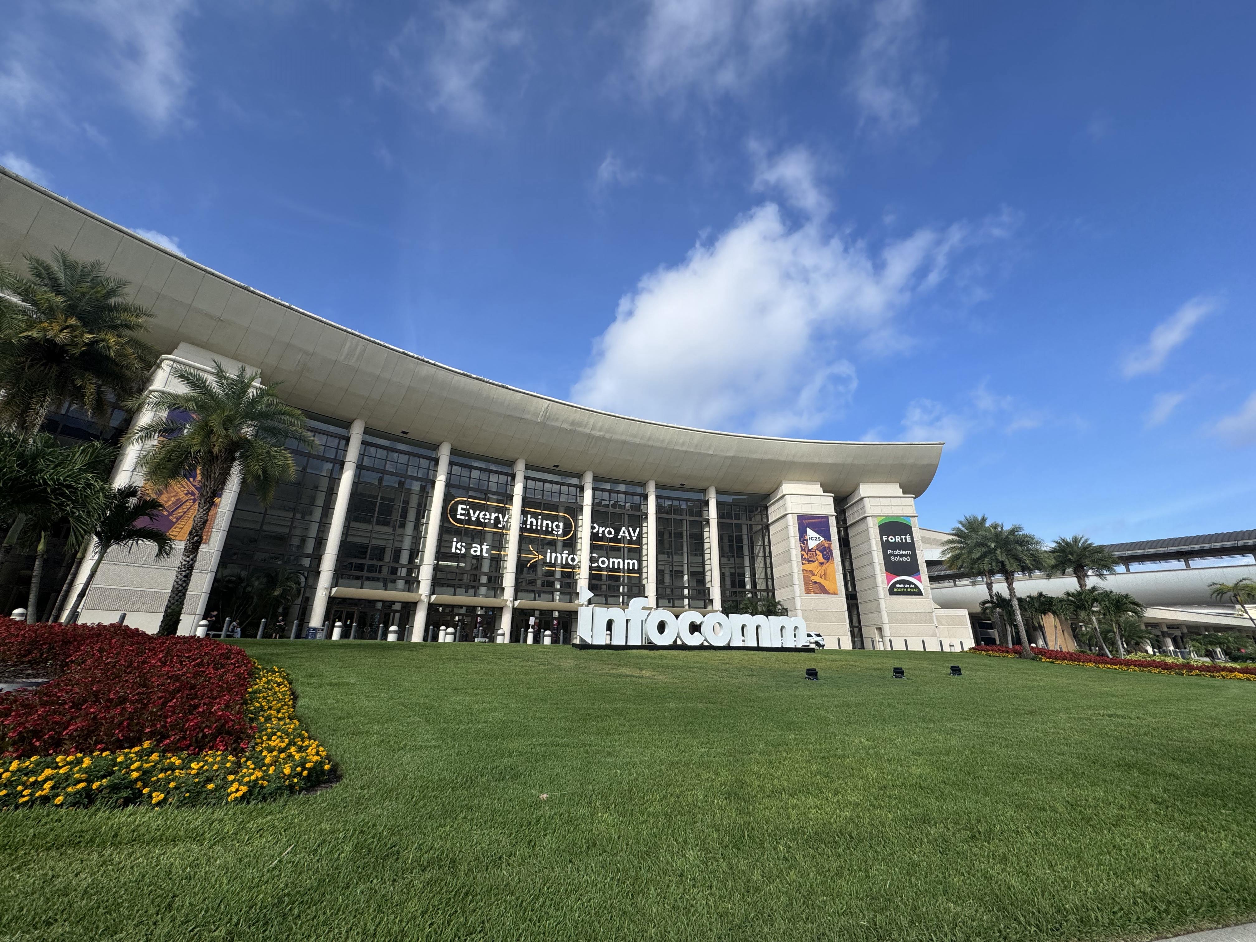 En vivo desde InfoComm EE.UU. | Se estrena el micrófono de techo ACM-582, la tecnología de inteligencia artificial de vanguardia redefine las conferencias modernas