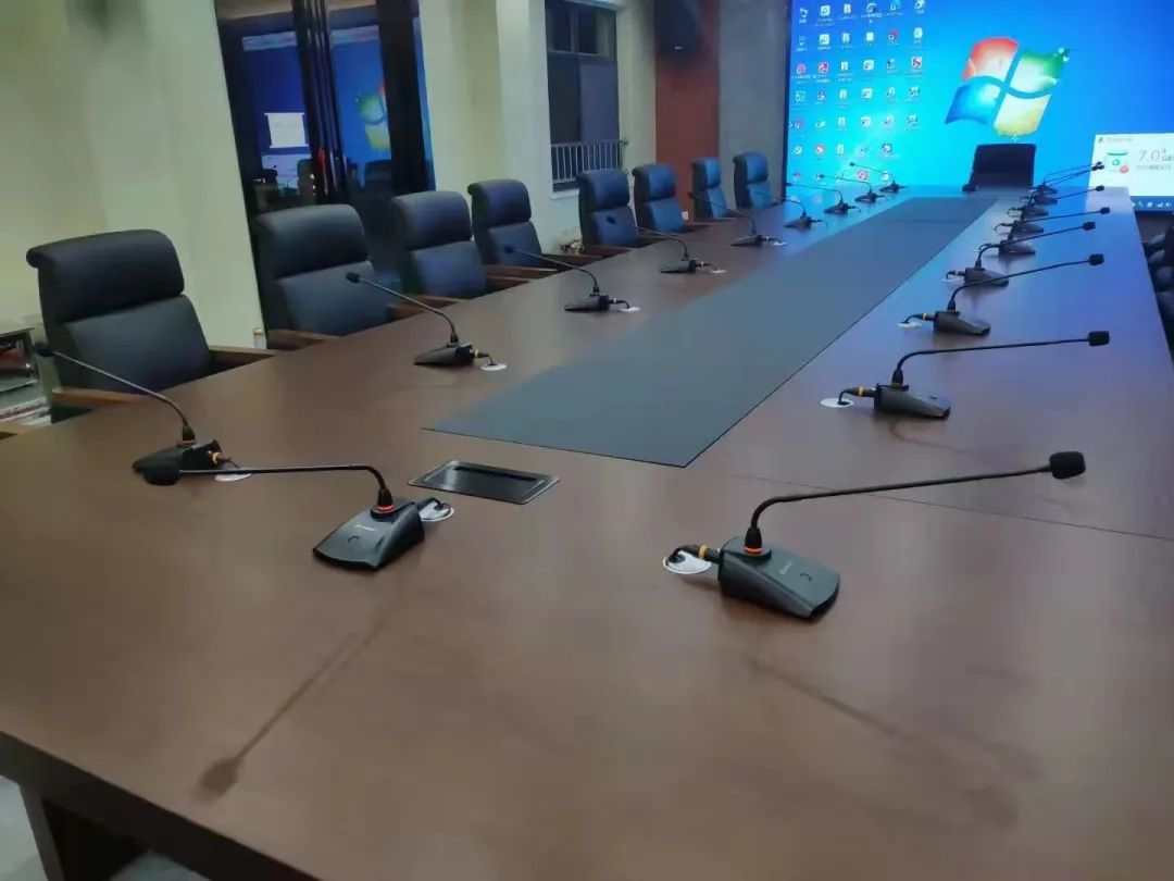 Micrófono de conferencia de cuello de cisne Relacart instalado en grupos de aldeas y pueblos del distrito de Tianyuan, provincia de Hunan