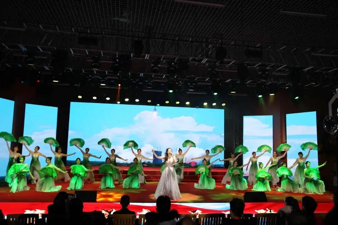 Actuación para celebrar el centenario de la fundación del Partido Comunista