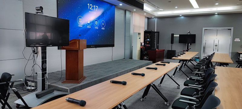 Mezclador digital automático inalámbrico WAM-432 instalado en una sala de capacitación de un banco en Shandong.