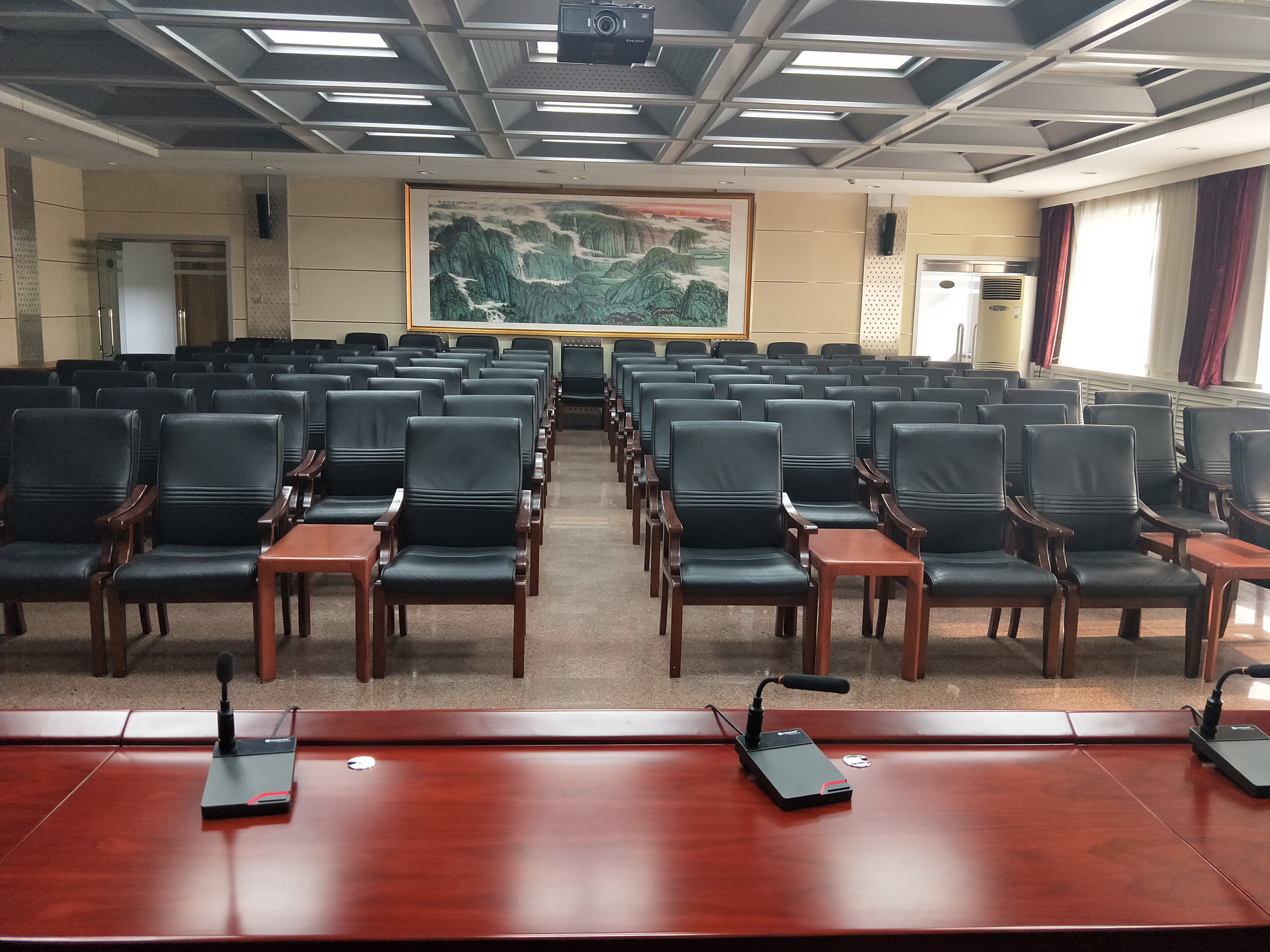 El sistema de conferencias inalámbrico digital Dante WDC-903 ayuda a construir una sala de conferencias de alta gama