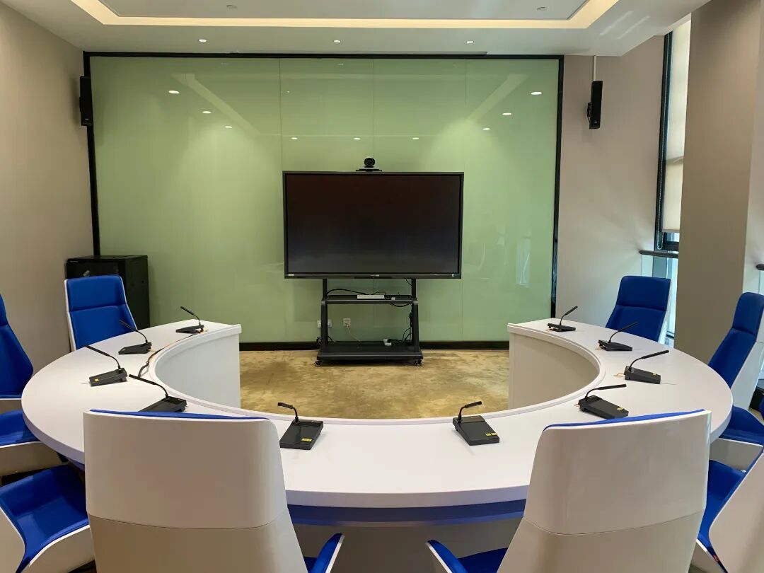 El sistema de discusión de conferencias cableado CS-302 de Relacart equipa la nueva sala de videoconferencia de China Minsheng Bank Kunming Branch