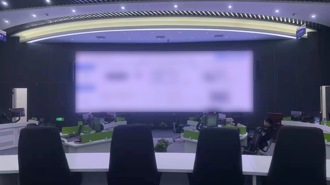 El sistema de micrófonos digitales cableados en red Dante TDN1-F de Relacart equipa una sala de mando de seguridad pública en China
