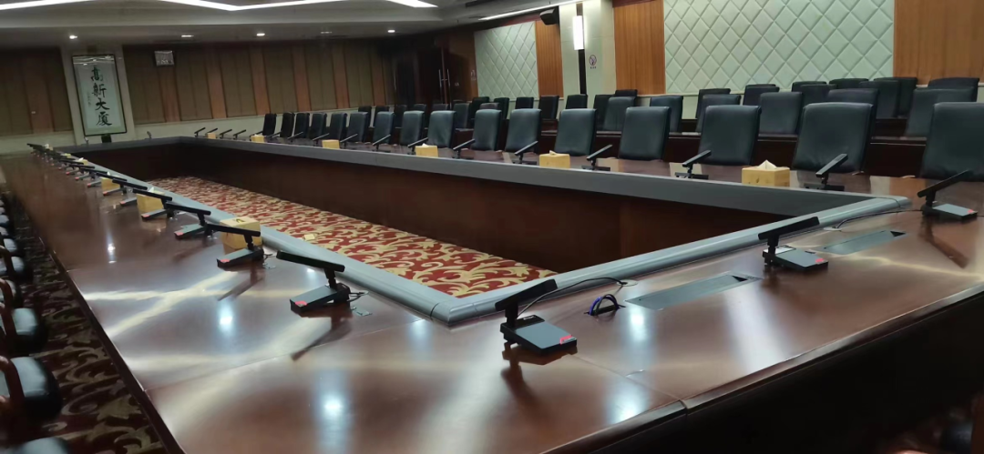 El sistema de discusión de conferencias con cable CS-302 de Relacart proporciona reuniones eficientes a una consultora de costes de Hunan